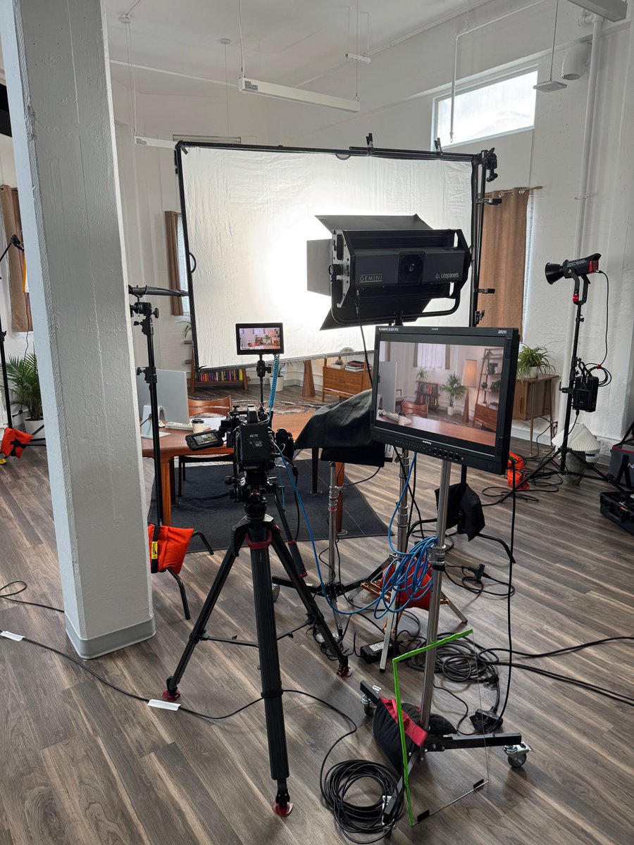 Lee Robinson tweet media