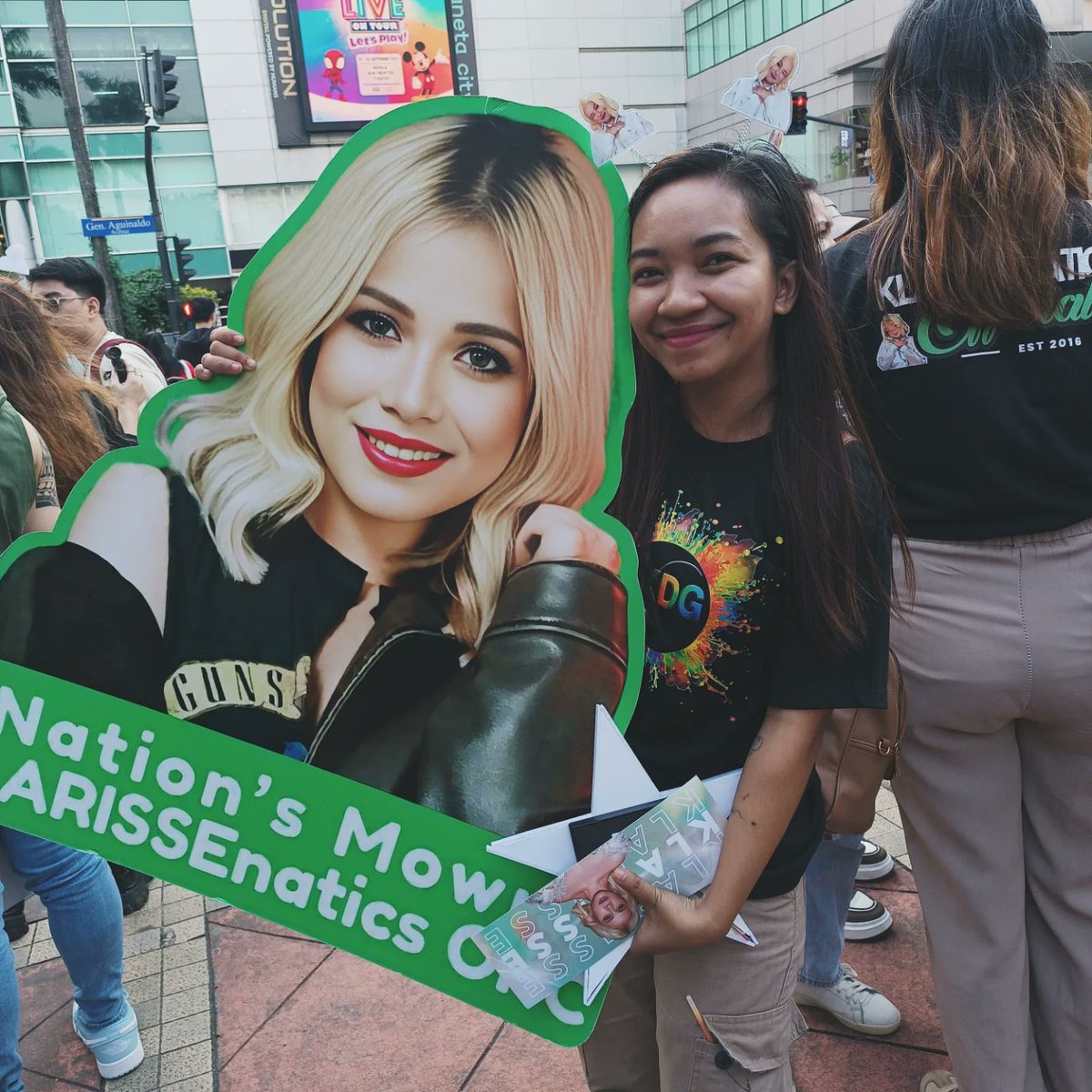yceeelaa's tweet photo. Best birthday gift ever!! Super happy ako na mapanuod ang pamilya ko sa araneta 😭 speechless sobrang saya ng puso ko. 

Pamilya De Guzman, ShuKla,Klarissenatics sintras super thank you po. 

Best day!! Happy birthday to meee ❣️ https://t.co/KjAJIAZzBN