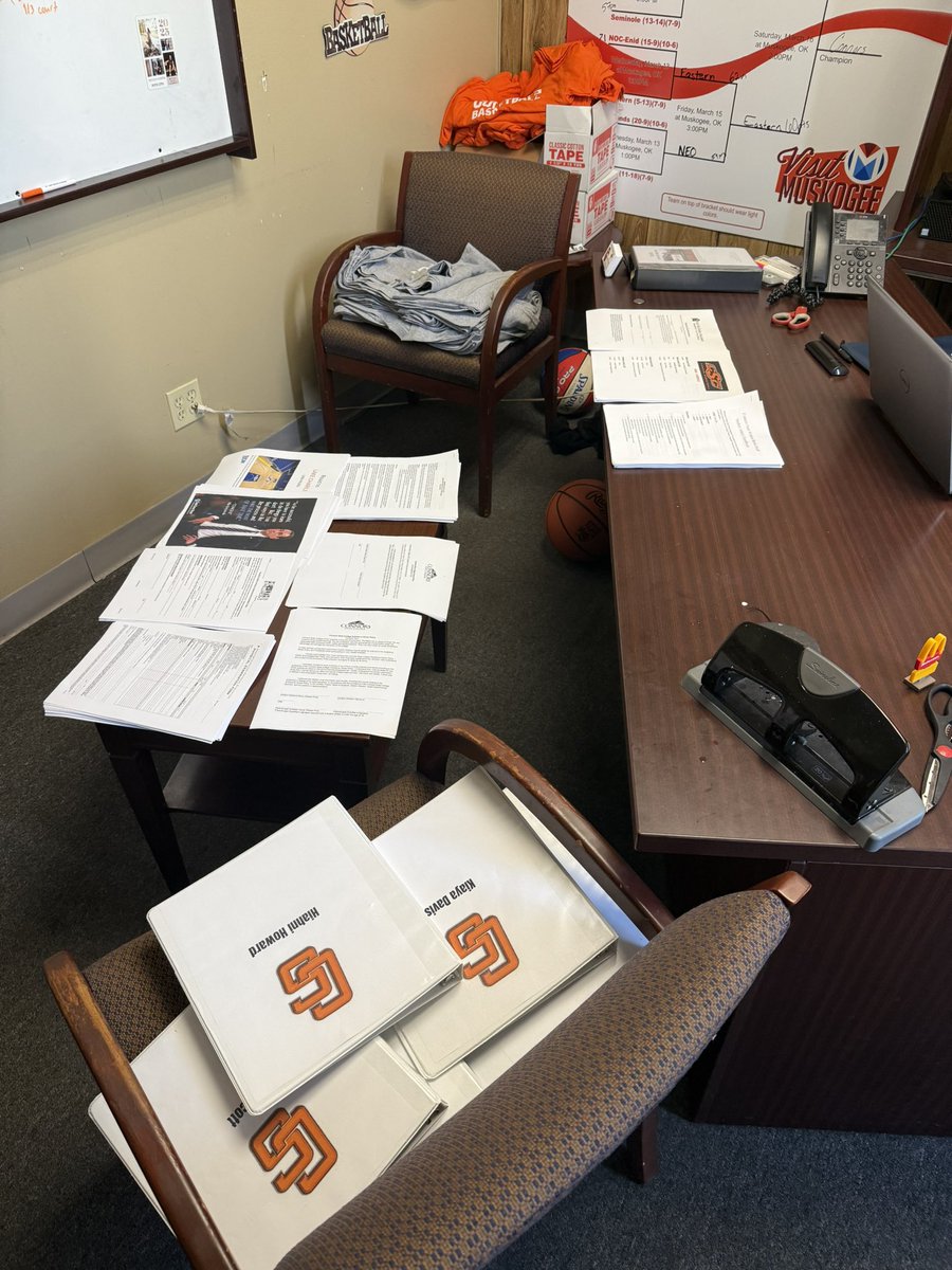 Jaylen Thompson (@coachjthompson0) on Twitter photo Go time 💯 #LetsRide🧡 Go time 💯 #LetsRide🧡