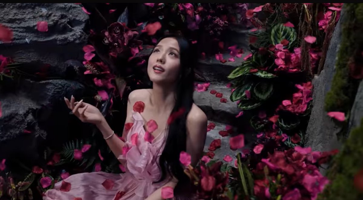 harisooya's tweet photo. OH MOTHER NATURESOO 

IN LOVE WITH JISOO
#YourLoveSpecialVideo
#YourLoveByJISOO https://t.co/WP7Tc00AQI