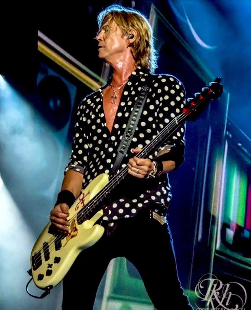 Aaa... Essa  Camisa 🔘⚫️👔
#duffmckagan #GunsNRoses