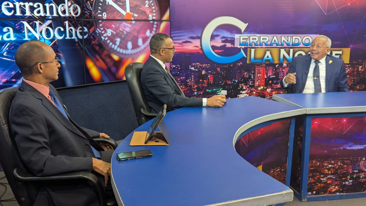 C_lanoche's tweet photo. En Cerrando la Noche, entrevista al Dr. Salvador Ramos, Director general de la Oficina Nacional de la Propiedad Industrial, ONAPI, quien destacó que el  85% de los servicios de la institución se realizan en línea.  

Salvador Ramos dijo sentirse bien en ONAPI, https://t.co/fMYLTodcPd