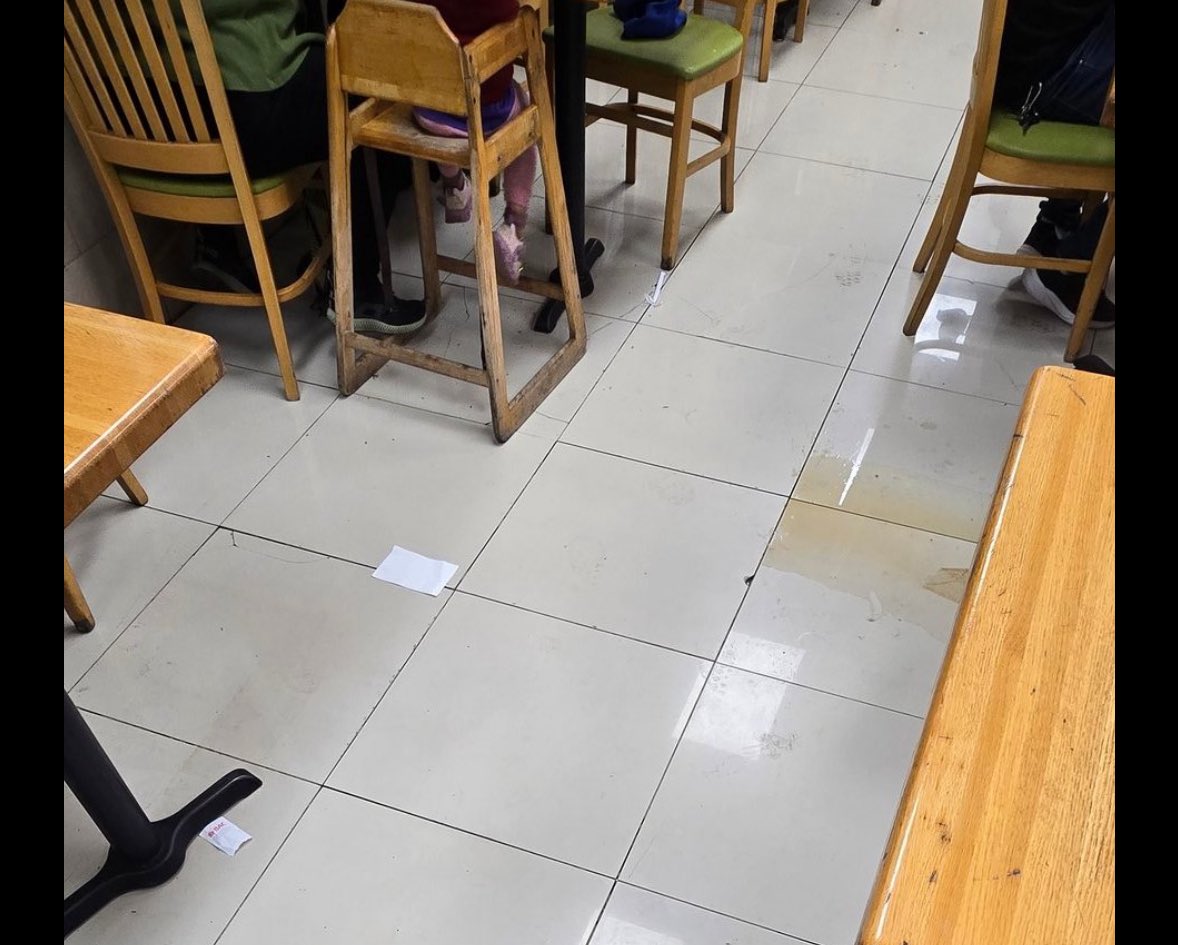 Mi familia y yo dejamos de ir a Power Chicken. El habla que sulambiente no recoge la basura y no les pagará. Con qué moral habla el pollo lancha contreras si sus restaurantes son una cerdada. 

Next…