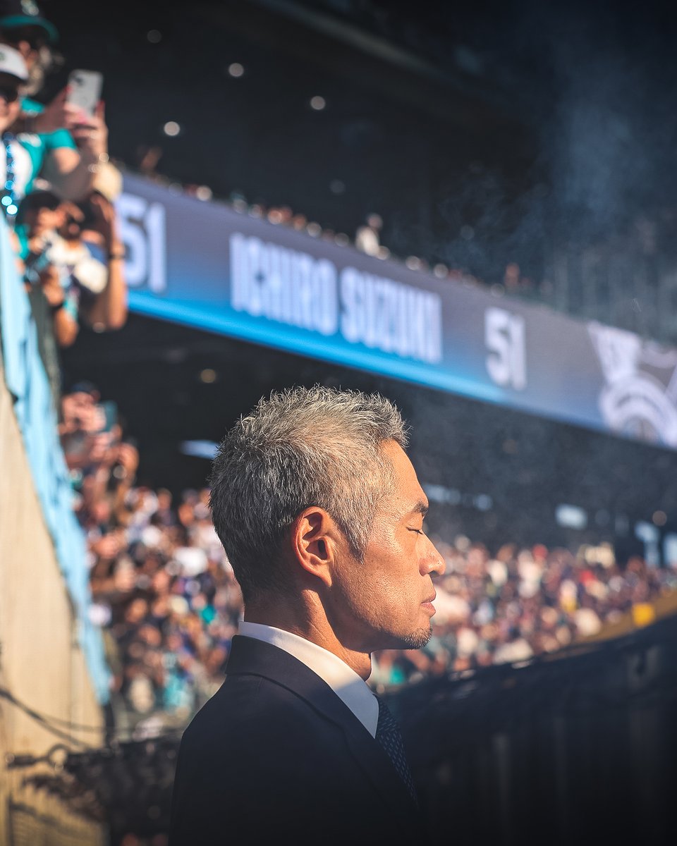 Mariners's tweet photo. Calm before the roar. #IchiroHOF https://t.co/Ibx4SSGghb