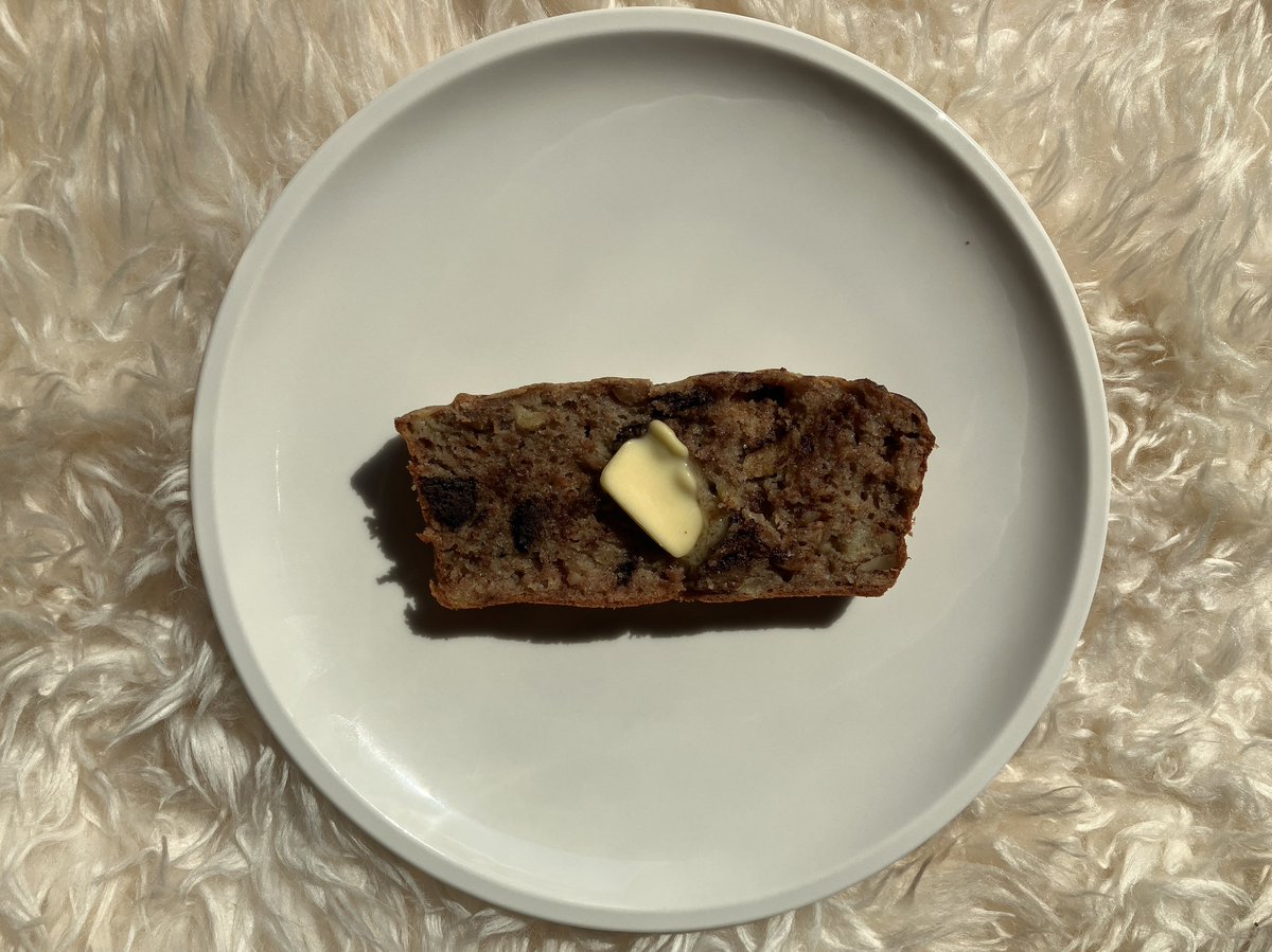 theoldceremony's tweet photo. hiii i stopped taking pictures of my food for the sake of my sanity but i kinda miss it here… i offer you banana bread i made when i went home https://t.co/wS768ZkstY