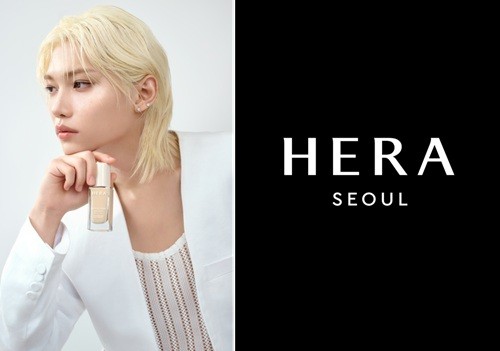 Kpop_Herald's tweet image. .@Stray_Kids’ #Felix has been named global ambassador for #Amorepacific’s comestic brand #HERA. He will start with the launch of the “Reflection Skin Glow” line in late August, followed by the release of a new “Sensual Nude Gloss” shade, “Brownie Boy,” in September.
#StrayKids…