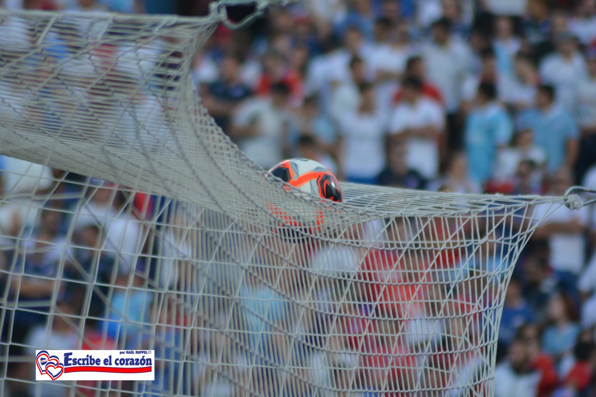 raul_ruppel's tweet photo. “No tuvo gracia” (Ovación) tras clásico.
Fue así, encaramos la semana como si era un viaje a Disney, era “el partido”.
Nos dimos el lujo de mostrar imágenes dando la sensación de burla sobre 2 leyendas como Atilio y Waldemar. Cachetazo a la historia. En cancha actitud preocupante https://t.co/h8I8SCmCgz