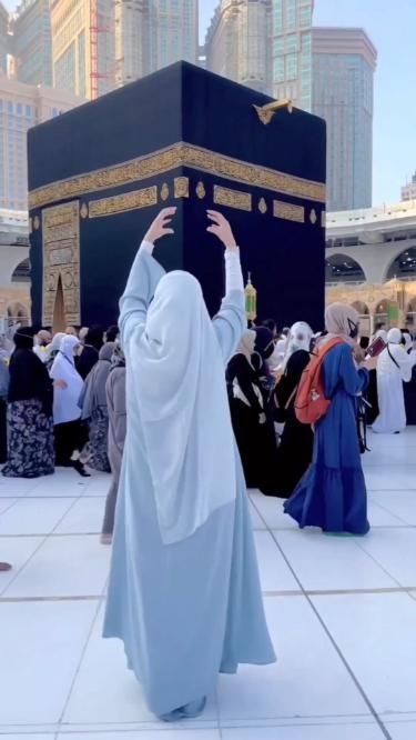 hacker (@95gkp) on Twitter photo السلام علیکم 
زندگی ایک حسین تحفہ ہے، جو ہر لمحے ہمیں کچھ نہ کچھ سکھاتی ہے۔ کبھی یہ خوشیوں کی مسکراہٹ دیتی ہے تو کبھی آنکھوں میں نمی ڈال دیتی ہے۔ یہ سفر ہے، جو امیدوں، خوابوں، چیلنجز اور قربانیوں سے بھرا ہوا ہے۔
خوش رہیں خوشیاں بانٹیں 
ہمیشہ اچھے کی امید کریں السلام علیکم 
زندگی ایک حسین تحفہ ہے، جو ہر لمحے ہمیں کچھ نہ کچھ سکھاتی ہے۔ کبھی یہ خوشیوں کی مسکراہٹ دیتی ہے تو کبھی آنکھوں میں نمی ڈال دیتی ہے۔ یہ سفر ہے، جو امیدوں، خوابوں، چیلنجز اور قربانیوں سے بھرا ہوا ہے۔
خوش رہیں خوشیاں بانٹیں 
ہمیشہ اچھے کی امید کریں