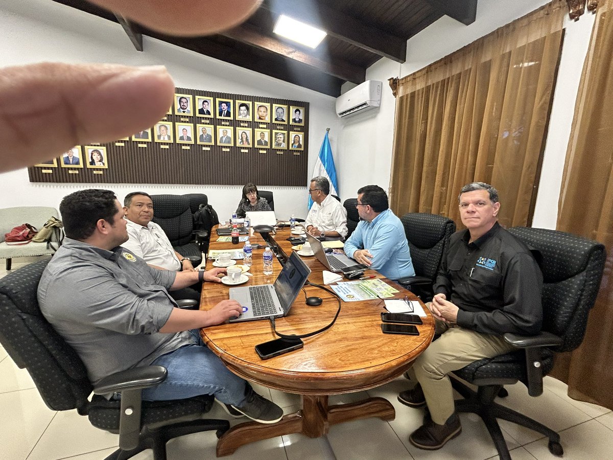 CIMEQH's tweet image. Visita de miembros de IEEE de Guatemala promoviendo su próximo evento “IEEE IAS, Electrical Safety Workshop (ESW)” a realizarse en la Ciudad de Guatemala, Guatemala, entre el 15 y 17 de Octubre de 2025, el cual es de mucha vigencia e importancia para las ingenierías