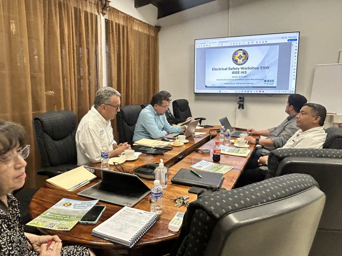 CIMEQH's tweet image. Visita de miembros de IEEE de Guatemala promoviendo su próximo evento “IEEE IAS, Electrical Safety Workshop (ESW)” a realizarse en la Ciudad de Guatemala, Guatemala, entre el 15 y 17 de Octubre de 2025, el cual es de mucha vigencia e importancia para las ingenierías
