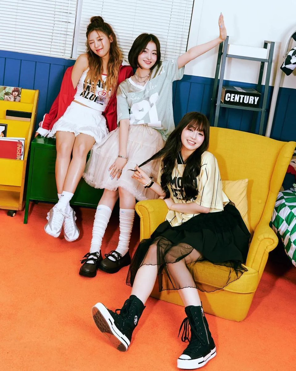 for_qze's tweet photo. Queenz Eye for Glamour 

#QueenzEye #퀸즈아이 https://t.co/4LzKQIVo8s