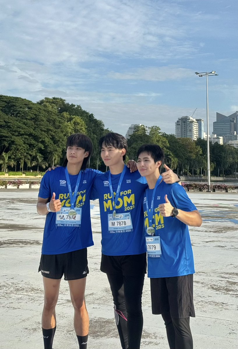 newsinfinity1's tweet photo. Double  Ohm &amp; Flukejeee #12AugustHalfMarathon #ohmpawat #OhmThitiwat #Flukejeee https://t.co/Z5NOUGzNIJ