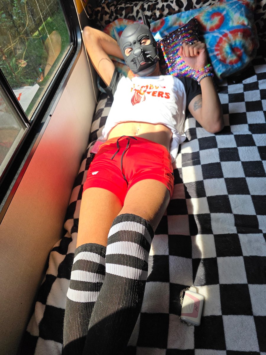 Got a new outfit for TFS this year, thanks to a handsome puppy.
What do yall think?

#TFS #femboyhooters #Femboy #furry #puppyplay #twink