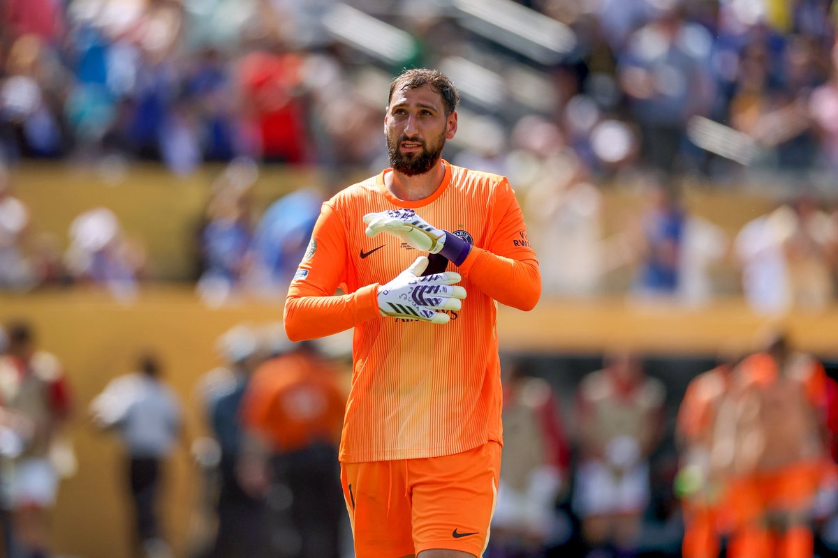 FabrizioRomano's tweet image. 🚨 Gigio Donnarumma, disappointed after not having the chance to be part of PSG squad for the Supercup.

He’s expected to clarify his position after PSG decision after no agreement over new deal + Lucas Chevalier joining.

Gigio, 100% leaving the club. 👋🏻