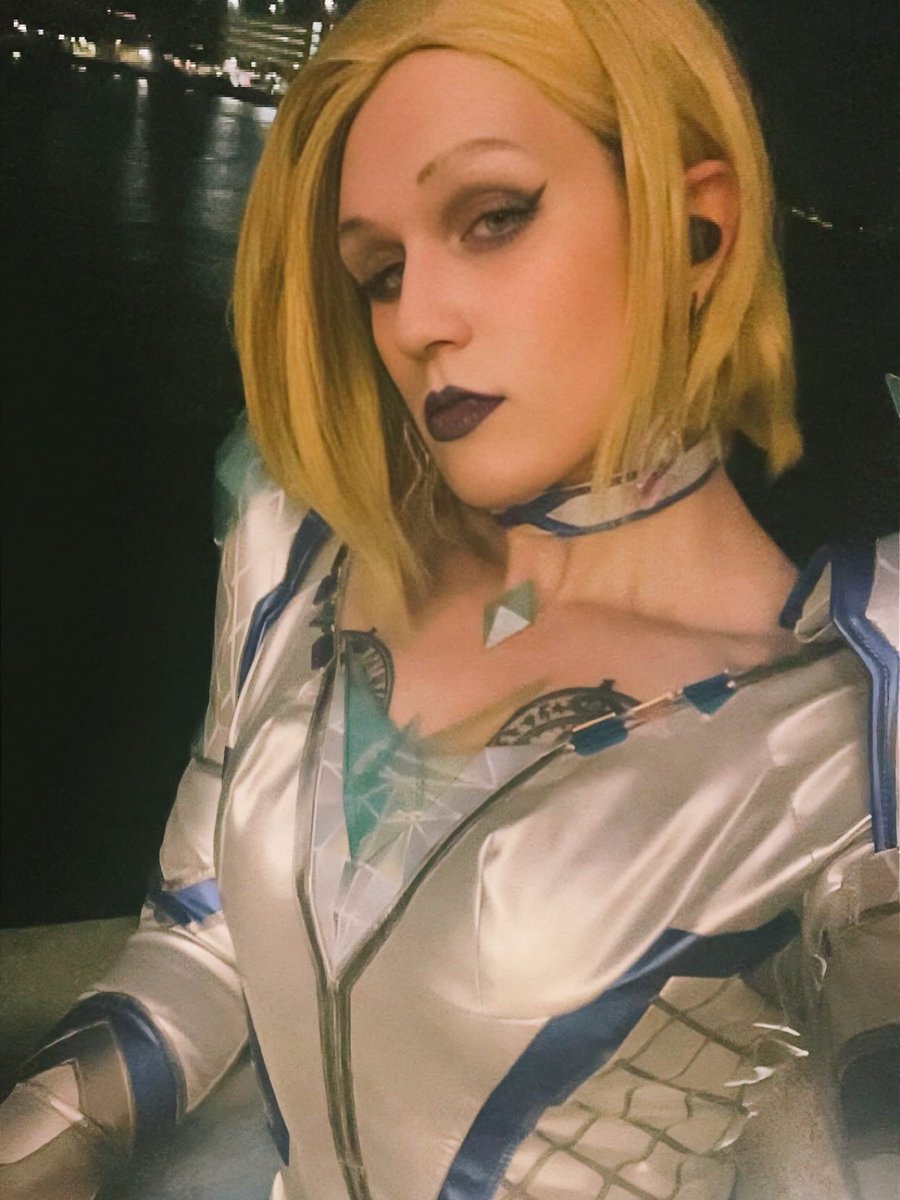 breadandsomber's tweet photo. Flattery will get you everywhere, my dear 🤍🩵

1st version from July 😌 had to fix size errors, so I had no time to finish the boot Xs before Metrocon 2025

Working on it for HolMat atm, and I can’t wait to show the result 💎 

#MarvelRivals #cosplay #cosplayer #emmafrostcosplay https://t.co/IaMuExM9Gq