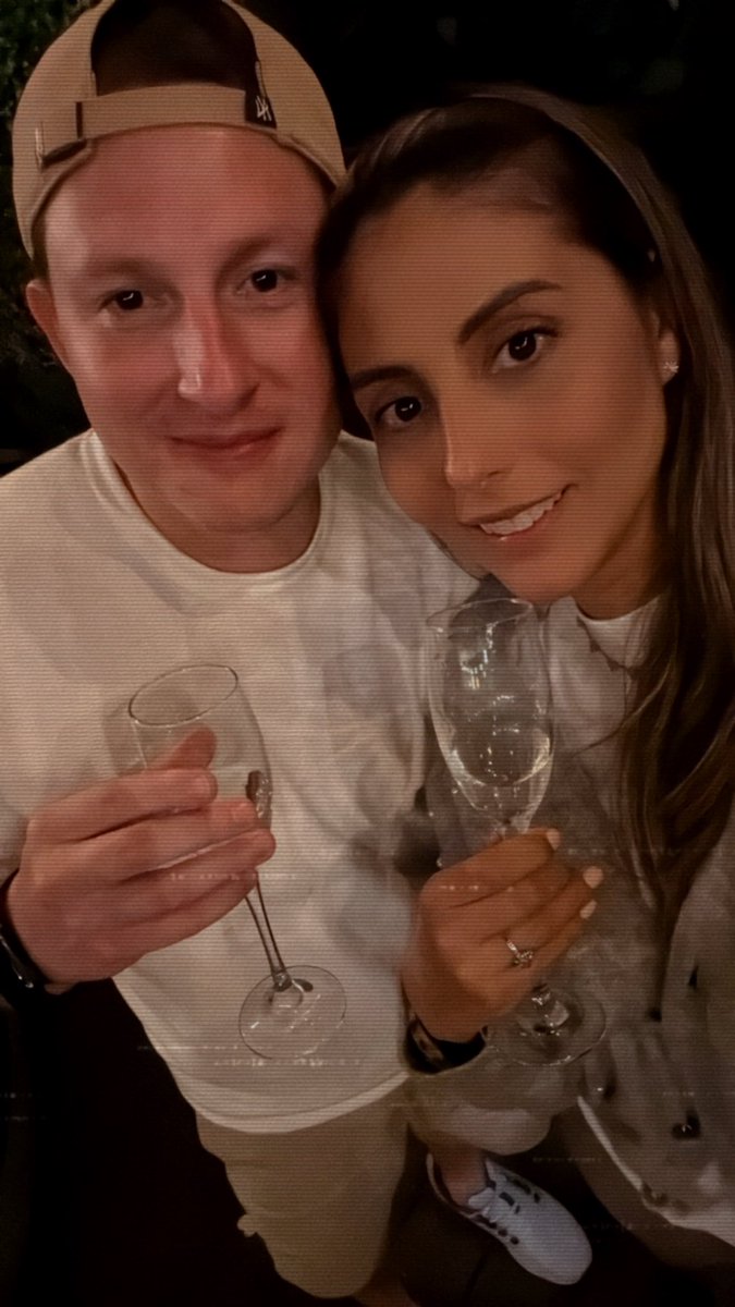 fabuch's tweet photo. Me caso con el amor de mi vida!! Soy la más dichosa y la más feliz del planeta tierra!! 💖💍💖 https://t.co/y7vH7IONmv