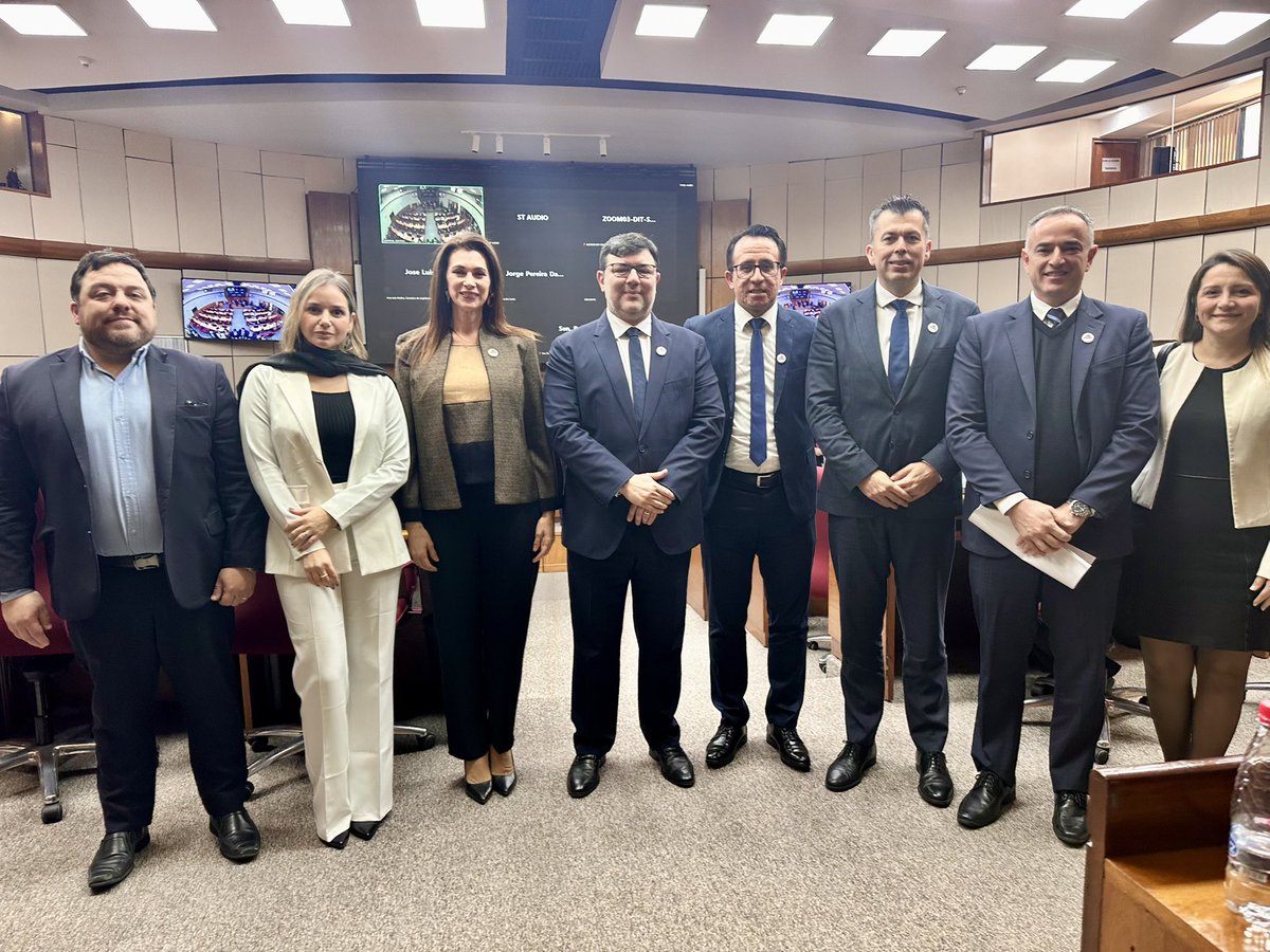 Hoy, en <a href="/SenadoresPy/">SenadoPy</a> presentamos propuestas para optimizar la Ley de Maquila.
Con este gran equipo, trabajamos para que Paraguay siga siendo la mejor opción de inversión, generando empleo y oportunidades para miles de familias 🚀🇵🇾🌎 <a href="/MaquilaParaguay/">maquila_paraguay</a> #CalidadAlMundo