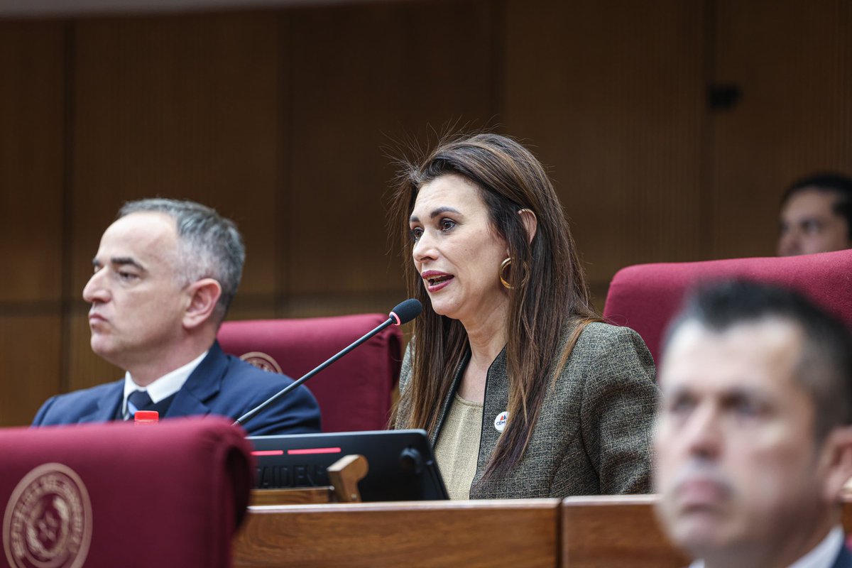 CarinaDaher's tweet photo. Hoy, en @SenadoresPy presentamos propuestas para optimizar la Ley de Maquila.
Con este gran equipo, trabajamos para que Paraguay siga siendo la mejor opción de inversión, generando empleo y oportunidades para miles de familias 🚀🇵🇾🌎 @MaquilaParaguay #CalidadAlMundo https://t.co/175UFAPQ8x
