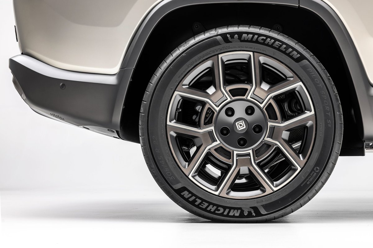 Pretty enough to turn a Monterey sunset green with envy.

The 1-of-1 R1S Quad Pebble Beach crosses the auction block at no-reserve by Broad Arrow Auctions on Wednesday, August 13, 2025 at the Monterey Jet Center, Lot 127. 

Proceeds from the sale will be donated to @TeamWater, a