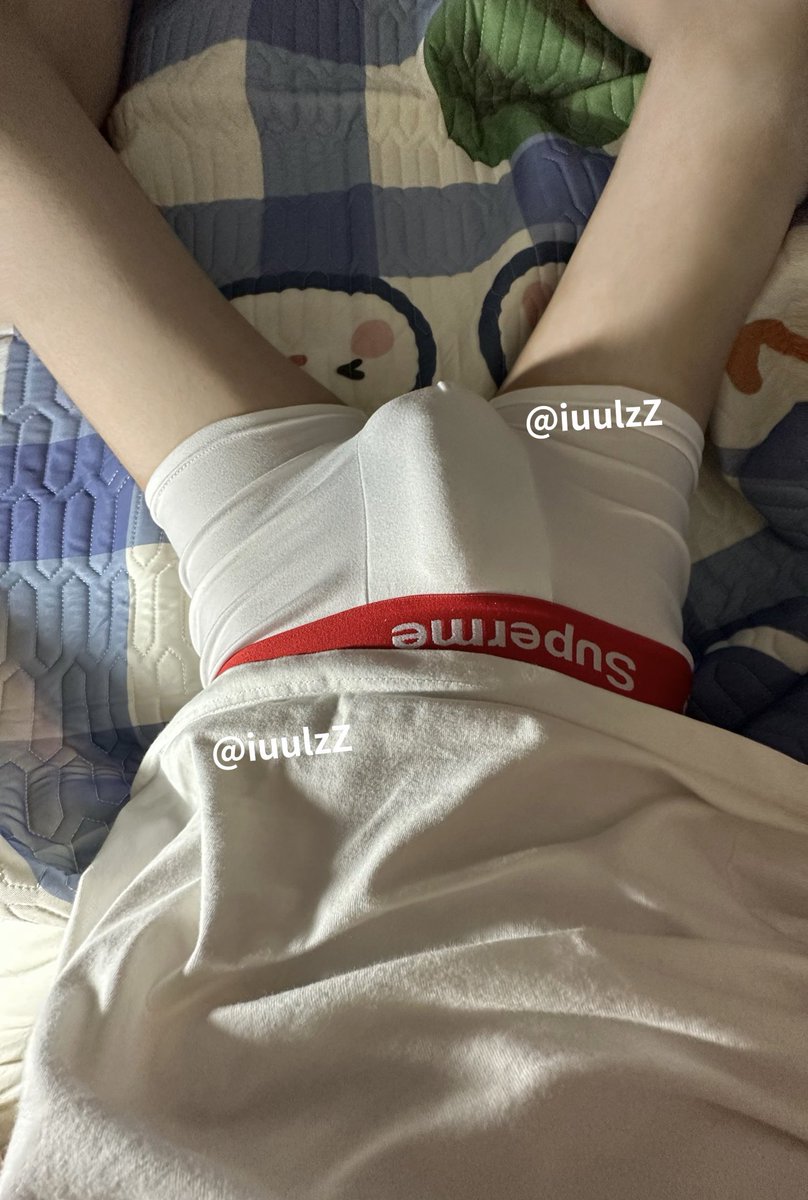 iuulzZ's tweet photo. 宝宝可以抱抱嘛 右划看我脱裤子hh #男高 #男高0 https://t.co/n5FyTL9pe3