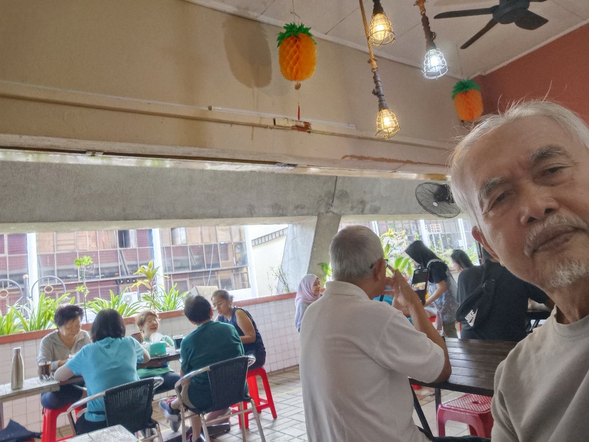 Sneaking away from the Jalur Gemilang Fiasco, at a small cafe enjoying pan mee with peaceful minded fellow Malaysians.