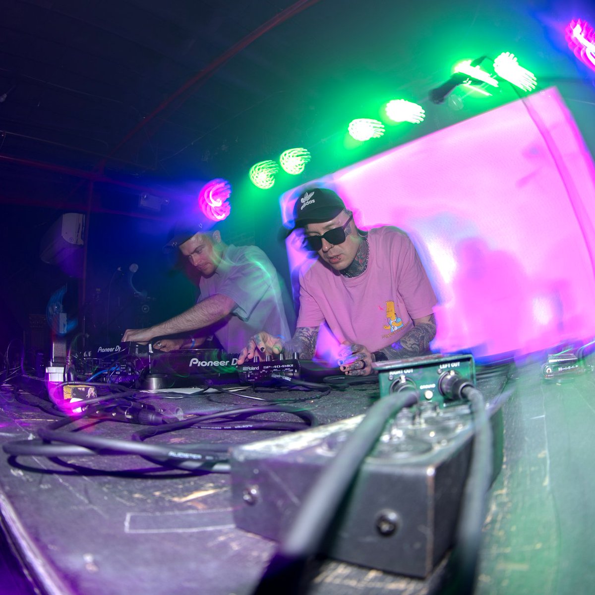 Some stunning shots of <a href="/Donor_Lens/">Donor Lens</a>  tearing it up at FlamingoFest 2025! 🦩🌴

📸 augnos.media &amp; VideodromeTV 
 
#FlamingoFest2025 #Vaporwave #Vaporwaveparty