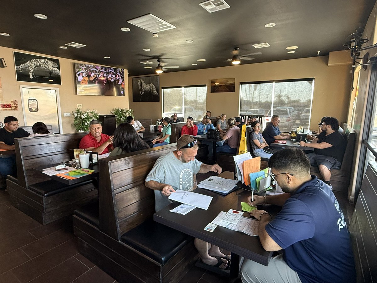 ValleyCAN's tweet photo. Full house tonight in #Shafter for our vehicle replacement event! Thank you @ValleyAir!
#VehicleReplacement #AB617 #DriveCleanInTheSanJoaquin #CC4A #CC4All #CleanCars4All https://t.co/MIlNVJYFg7