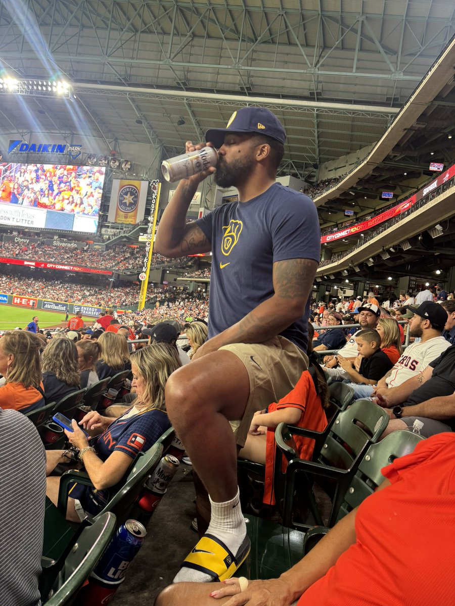 at the astros game reppin 😤