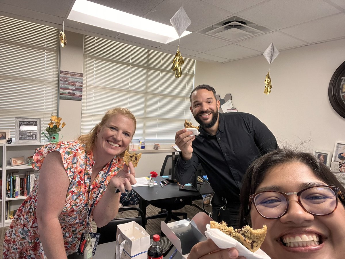 martinezs1_'s tweet image. First day of school at @BES_Cowboys 🎉 So excited to be back and ready for an amazing year ahead! 💙💛📚

#BradfieldsBest #GISD
