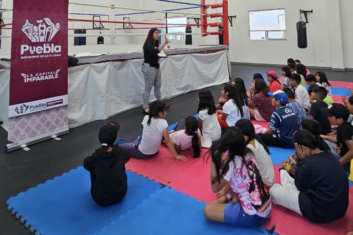 Mónica Silva (@msilvaruiz) on Twitter photo 💪🏽📖 Nos sumamos al curso de verano de <a href="/DeportePue/">Instituto Municipal del Deporte</a> en el #ComplejoMultideportivo del Sur.
Desde la #Sindicatura, realizamos actividades dinámicas con infancias y juventudes para que conozcan, ejerzan y respeten sus #derechos.
En esta ocasión, desarrollamos "El mural de la 💪🏽📖 Nos sumamos al curso de verano de <a href="/DeportePue/">Instituto Municipal del Deporte</a> en el #ComplejoMultideportivo del Sur.
Desde la #Sindicatura, realizamos actividades dinámicas con infancias y juventudes para que conozcan, ejerzan y respeten sus #derechos.
En esta ocasión, desarrollamos "El mural de la