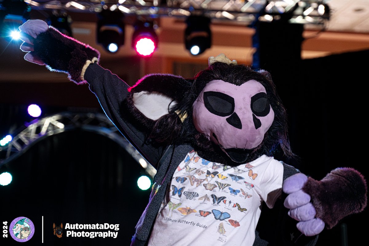 Relish at the Aquatifur 2024 fursuit dance competition

🐾: <a href="/f1sh_b0n3/">relish</a> 

#Furry #Fursuit #AQF