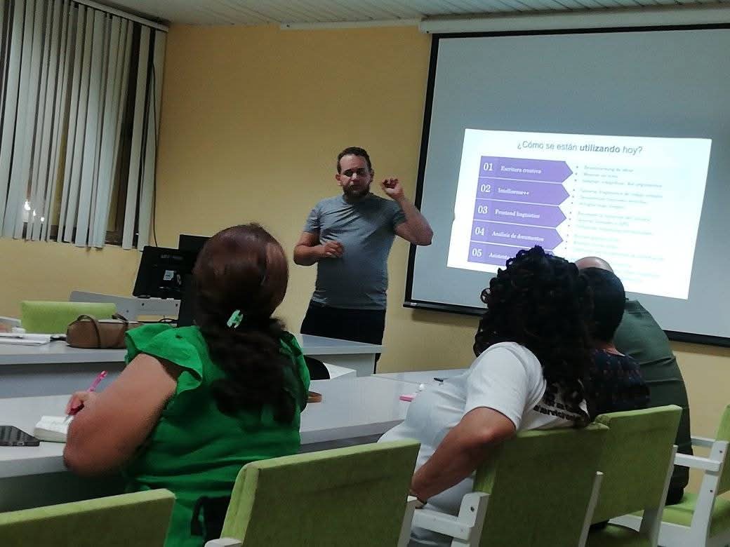 villafruel900's tweet photo. #CubaMined
Amplias Jornadas de Transformación Digital en #Guantánamo! con miembros de  la Unión de Informáticos de Cuba, junto a la Universidad de La Habana - UH, Corporación https://t.co/ShEGiyuH8E Oficial y el Ministerio de Comunicaciones República de Cuba, https://t.co/VDCF7gihbs