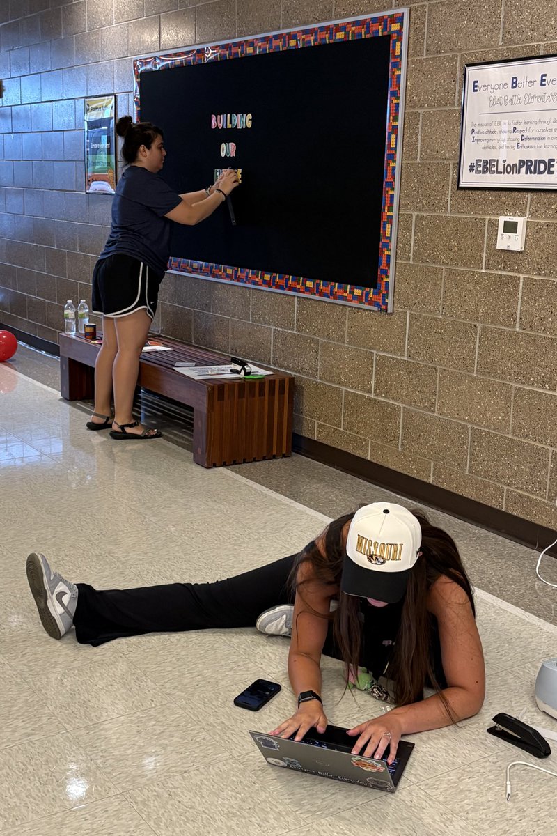 Today we hosted our first annual decoration day! We have the best #EBELionPRIDE! #CPSBest <a href="/EBE_Lions/">EliotBattleLions</a> #BuildingOurFuture