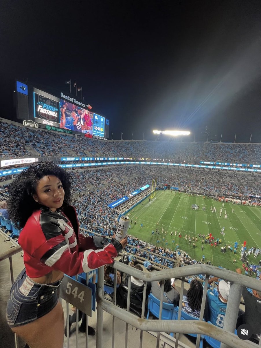BREAKING NEWS: the first IG baddie to ever sit in the Nosebleeds was spotted at a Carolina Panthers preseason game

Shedeur Sanders moves the needle