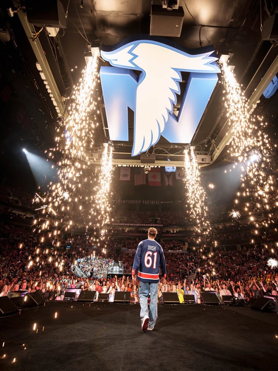 BR_OpenIce's tweet photo. Ohio native Matt Rife performed standup at Nationwide Arena in a throwback Rick Nash sweater, and then got it signed by Nash after the show 🔥

(via @mattrife) https://t.co/MxhbUrANMc