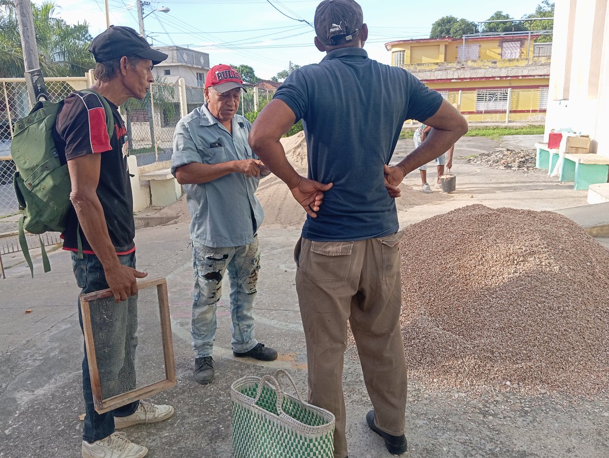 villafruel900's tweet photo. #CubaMined
#EducaciónGuantànamo 
Se continúan chequeando las acciones constructivas la Escuela Especial " Desembarco del Granma" del municipio #Guantànamo para el inicio del curso escolar .
#JuntosPodemosMás 
#NuevoCursoEscolar https://t.co/j3WrYtdqpV