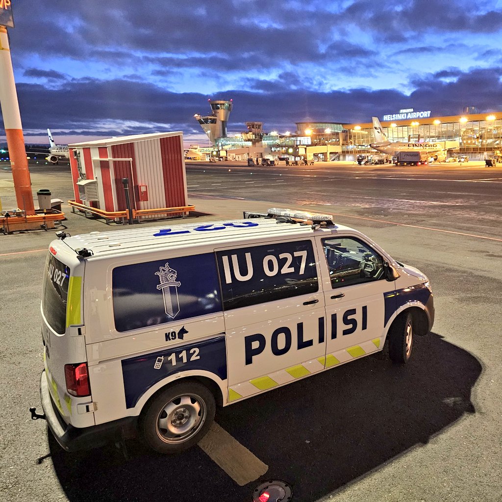 Saimme illalla vihjeen Frontexilta via RVL henkilöstä, joka on pyrkimässä maahan ✈️ ilmeisesti tekaistuin perustein. Henkilöä oli neuvottu välttämään 🇫🇮 rajatarkastusta, siksi reitin viimeinen osuus oli sisärajalento. Olimme vastassa ja henkilö otettiin saapuneelta yön lennolta