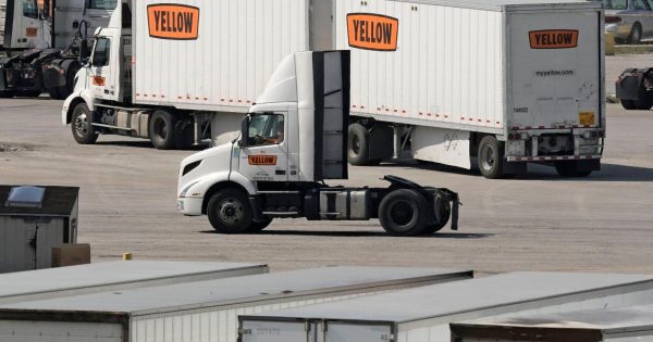 TankTransporter's tweet photo. NEWS: #TankTransportNews #3PL #ABFFreight #Acquisitions #ADuiePyle Massive LTL Shake-Up 2025: Yellow Terminal Sell-Off Escalates Amid Forward Air Takeover Drama https://t.co/JikTAK87Vd https://t.co/BuNB4hXIsV