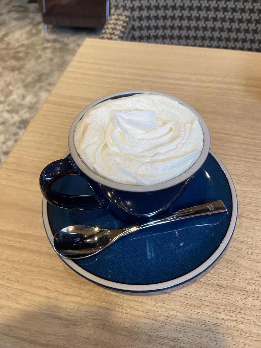 Sen_no_Fukei's tweet photo. わたしの中でウィンナーコーヒーは、とても夢とロマンのある飲み物。
今時チェーン店カフェにある色々モリモリコーヒー(それも好き)よりも、メニューに見つけるとトキメク存在。 https://t.co/3sq4z7GF9P