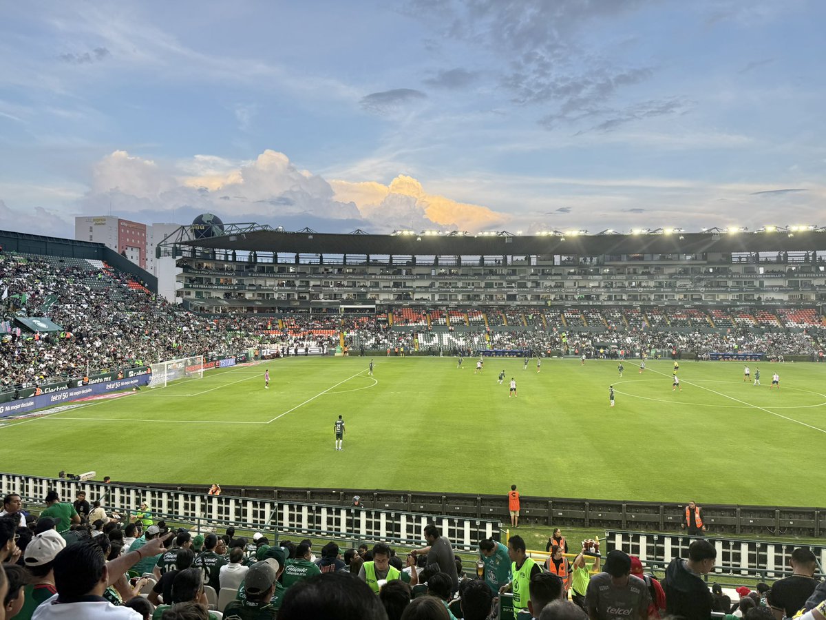 LouisRSOlenick's tweet photo. Allá y de vuelta otra vez. Después de una @LeaguesCup tumultuosa, urge ver un desempeño de mi @clubleonfc que al menos inspire optimismo mínimo para un papel respetable en el #AP25.

#FieroViajero #LEOvsMTY #J4 @TheLionsDenPod @clubleon_en @daleleon_mx @Terr_Esmeralda @PacoVela14 https://t.co/HILYzGOnEF