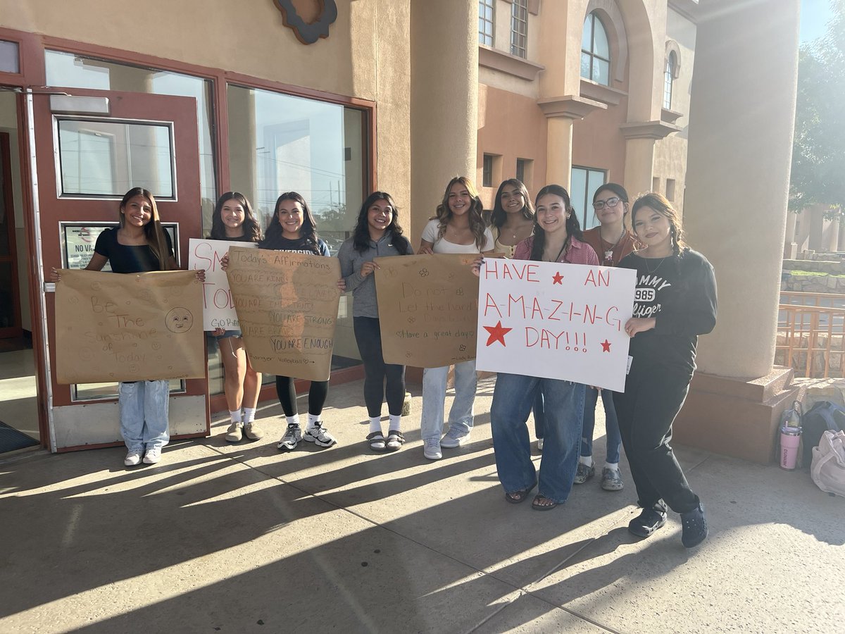 Ranger_StuCo's tweet photo. Win the Week with Lady Ranger volleyball girls 🏐🧡We loved hearing your friendly “Good morning” greetings to kick the week off! ⭐️@vlara_82 @XLugo_RHS https://t.co/J70uc8Ctck