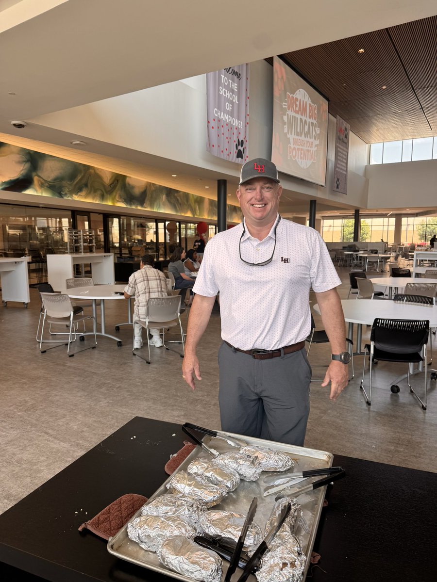 Kerri Jones (@kerrijones03) on Twitter photo Chris Poteet!!!!! Thank you for stopping by the Senior Sunrise this morning and for stopping by again to serve lunch during our annual LHHS PTA Baked Potato Bar!!!! 🥔
<a href="/LakeHighlandsHS/">Lake Highlands High School</a> ❤️🐾
#RISDDreamBig Chris Poteet!!!!! Thank you for stopping by the Senior Sunrise this morning and for stopping by again to serve lunch during our annual LHHS PTA Baked Potato Bar!!!! 🥔
<a href="/LakeHighlandsHS/">Lake Highlands High School</a> ❤️🐾
#RISDDreamBig