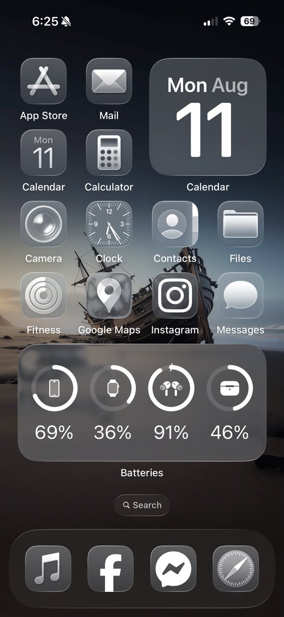 JustSome113's tweet photo. Show me your lock screen and home screen after #ios26beta6  update and ill rate them. 

#ios26 #beta6 https://t.co/lur6ZwfZTF
