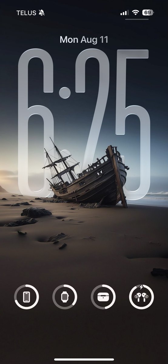 JustSome113's tweet photo. Show me your lock screen and home screen after #ios26beta6  update and ill rate them. 

#ios26 #beta6 https://t.co/lur6ZwfZTF