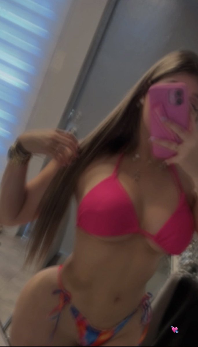 TAIRIS_23's tweet photo. Ese culo es 32” pulgada como la TV,tú y yo hicimos un click 💘🫰🏻👱🏻‍♀️✨ https://t.co/Mli5juzCbc