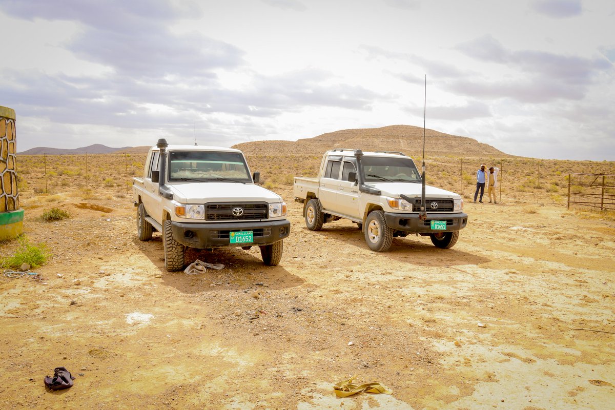 MoLRDSOMALILAND's tweet photo. The Minister of Somaliland Livestock, Hon. Cumar Shucayb, visited Caynaba, meeting with elders and community members to strengthen collaboration in addressing drought challenges and advancing livestock welfare. #Somaliland #Caynaba #Drought https://t.co/N6MtFZtg7z