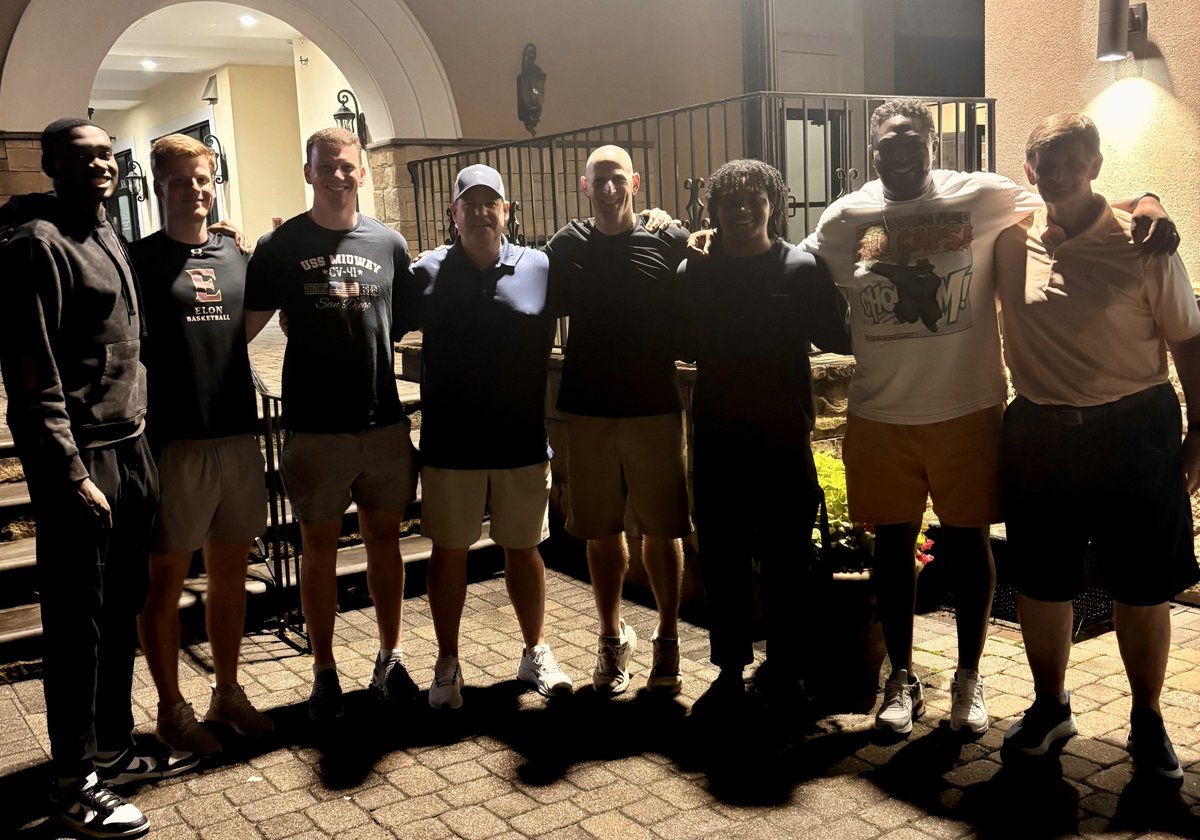Lighting wasn’t great, but always a blast catching up with our former players before they head back to school to hoop at the next level.

#Hawks4Life