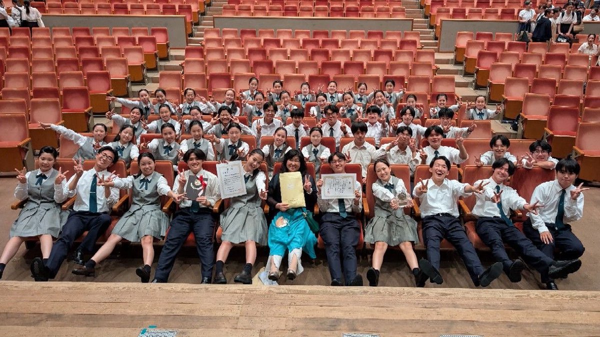 先日行われた第78回岡山県合唱コンクールで金賞🥇そして糸賀賞をいただきました🙌
今年も歌回しがあり、楽しい時間を過ごすことができました‼️
来月20日にある中国合唱コンクールではより磨きをかけた演奏ができるよう頑張ります！🔥
#岡山城東高校合唱部 #OJC #歌が好きです