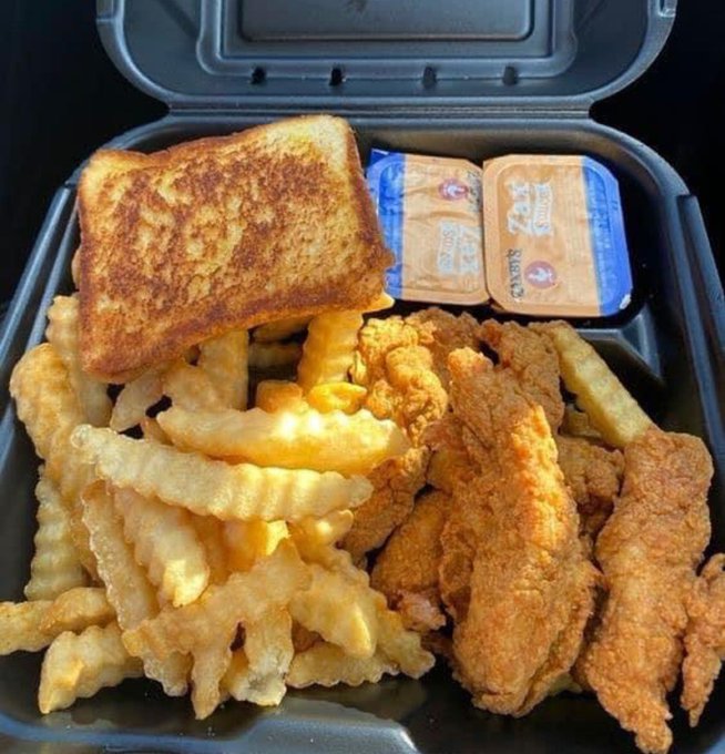 FoodPleaser's tweet photo. Yes please 🍗 🍟 https://t.co/QoievwCrTP