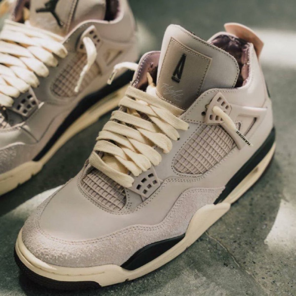 SNKR_TWITR tweet media
